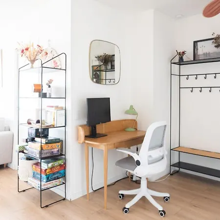 Parisian Apt With Balcony And View On Montmartre